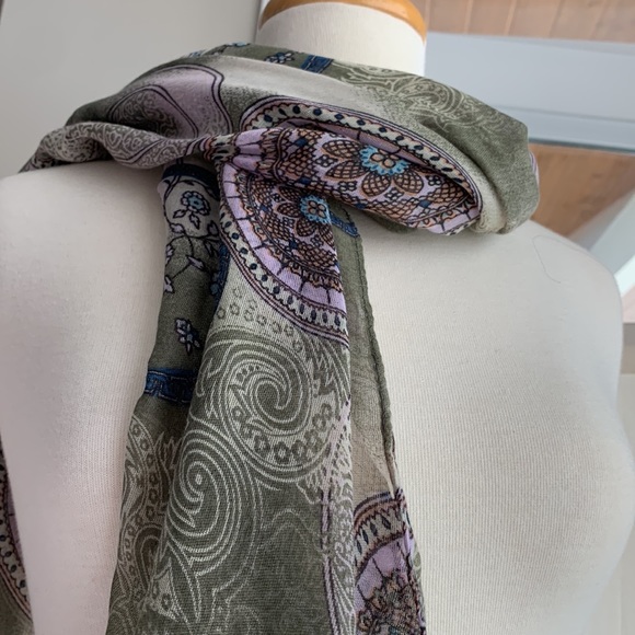 Green/White/Lavender Paisley print scarf, GUC, perfect pre-loved condition - Picture 5 of 6